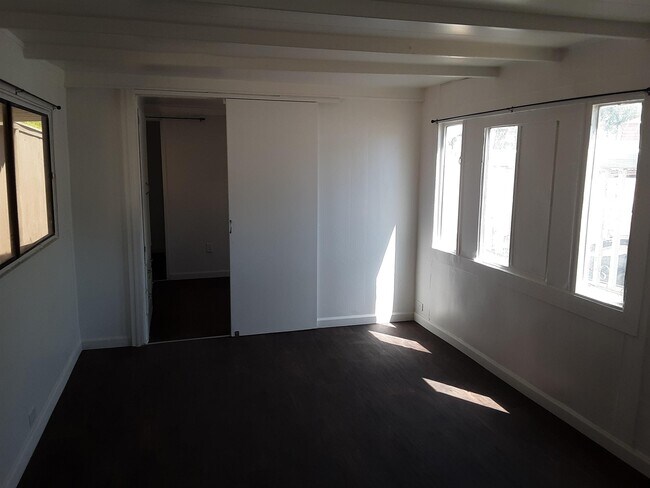 Building Photo - 710 S Lawson Dr