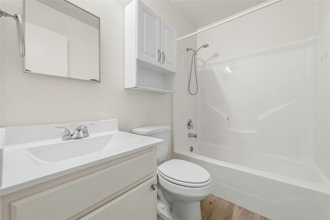 Building Photo - 5425 Yale Dr