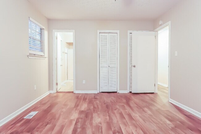 Building Photo - 5040 Ewell Ln