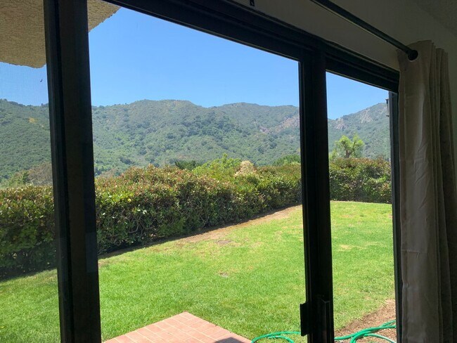 Building Photo - Beautiful, Spacious, 4 bed 2.5 bath home nestled in the Serene, breathtaking Hills of Pacific Pal...