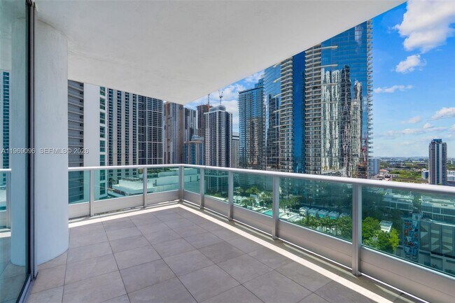 Building Photo - 900 Biscayne Blvd