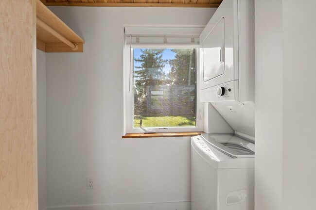 Building Photo - Experience Morris Street Commons- Modular Community Living!