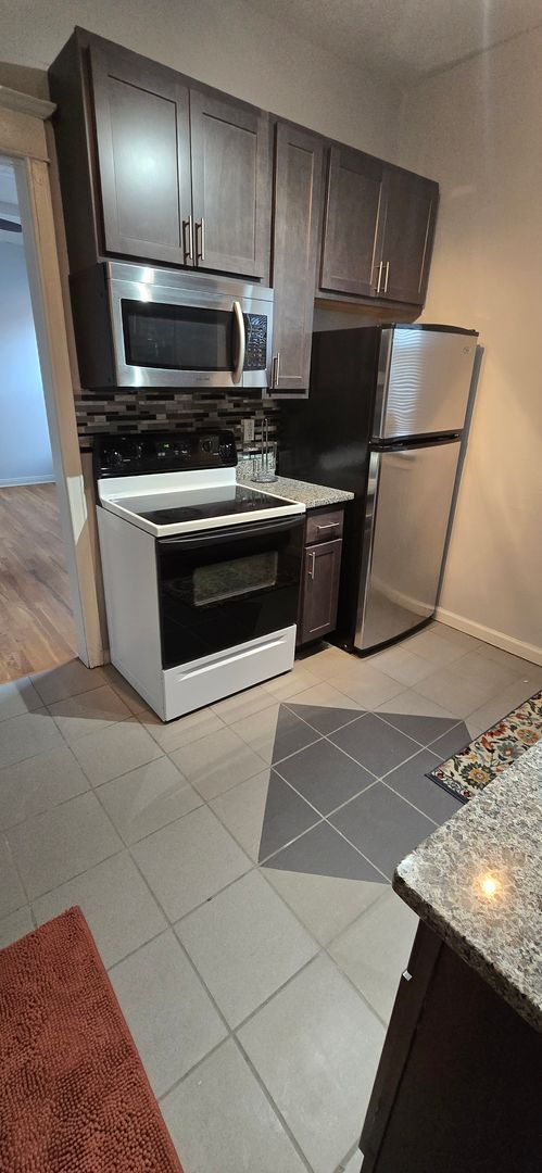 Building Photo - Charming Condo Walkable to Central West End-Washer Dryer in Unit