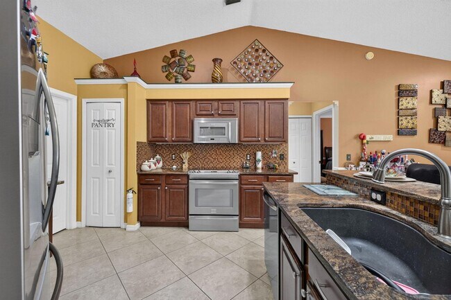 Building Photo - 3077 SE Galt Cir