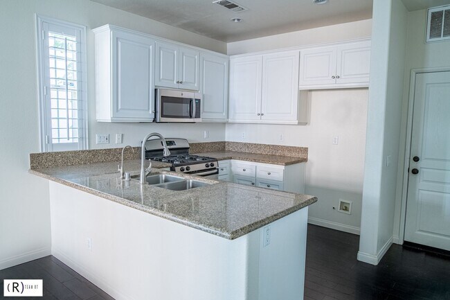 Building Photo - Lovely tri-level condo located in the gated community of Bellafina