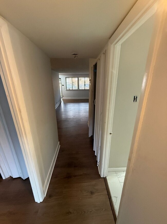 Building Photo - Cozy 2BD 1BTH beautifully updated condo in Suitland ready for move in