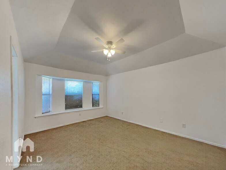 Building Photo - 1953 Kings Canyon Cir