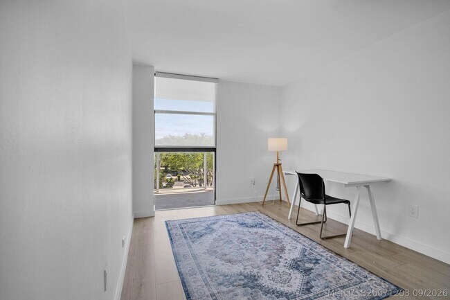Building Photo - 3701 N Country Club Dr
