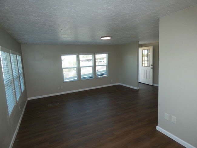 Building Photo - 6110 N Orange Tree Ln