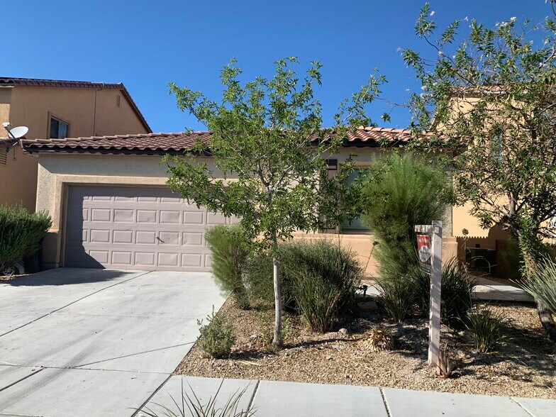 Primary Photo - 4320 Desert Park Ave