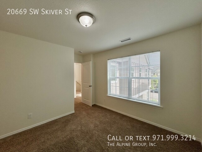 Building Photo - 20669 SW Skiver St