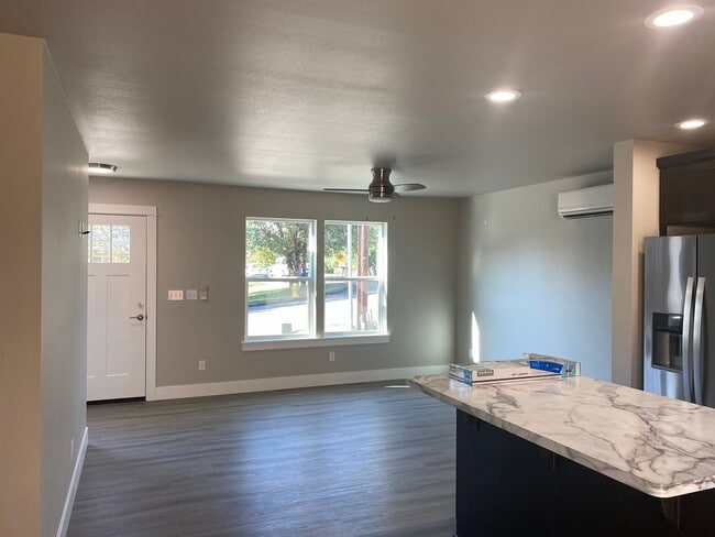 Building Photo - 242 NE College Dr