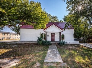 Building Photo - Beautifully updated 4 bed / 2 bath home