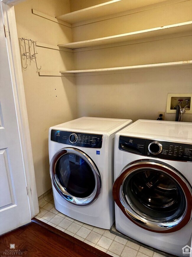 Building Photo - Attractive 3bd/2.5ba Townhouse in Sonoma Greens!