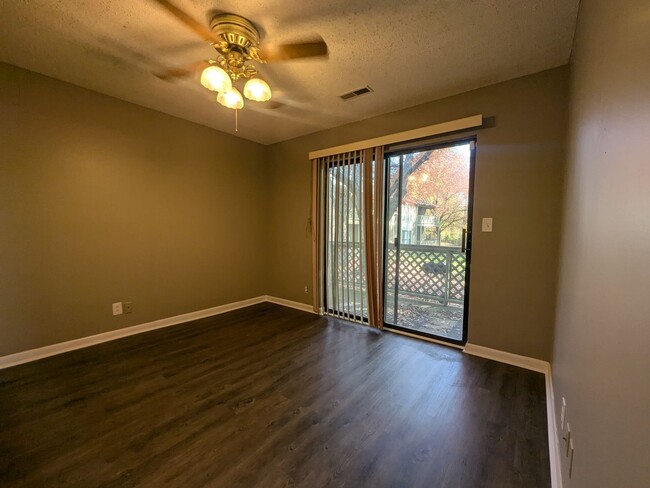 Building Photo - Tranquil Condo with Pool