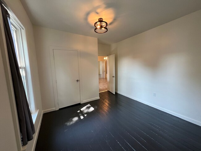 Building Photo - 471 Central St