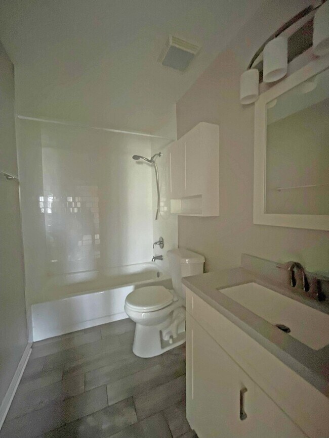 Building Photo - 328 Mulberry Ct