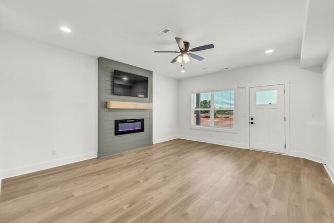 Building Photo - 356 Front Rdg Cir
