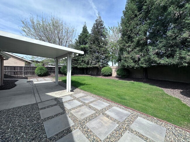 Building Photo - NW Visalia home coming soon!