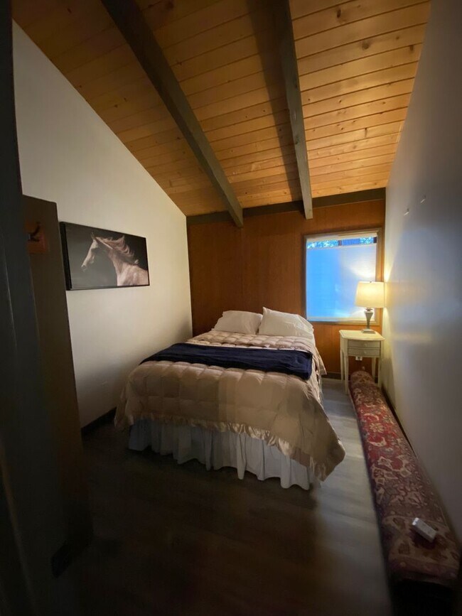 Building Photo - Furnished Cabin in Black Butte Ranch