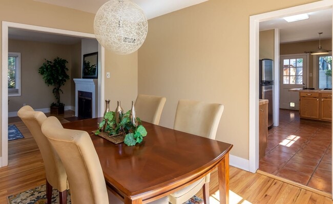 Building Photo - SPRUCE PARK CLASSIC 3/BD 2/BA 2/STORY 2/CG