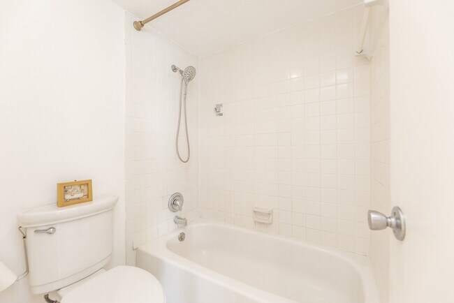 Building Photo - 2120 Wilcrest Dr