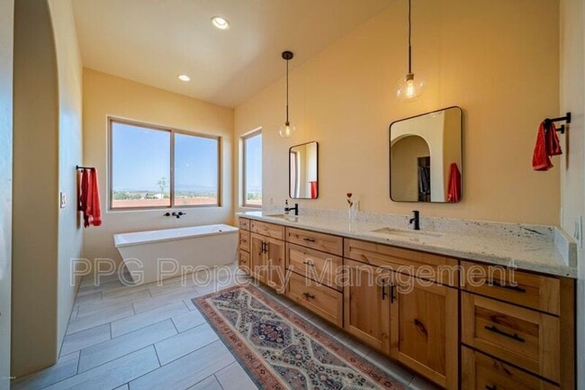 Building Photo - 335 Latigo Way