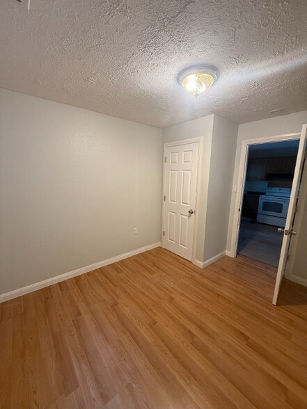 Building Photo - 58727 E Sleepy Hollow Dr