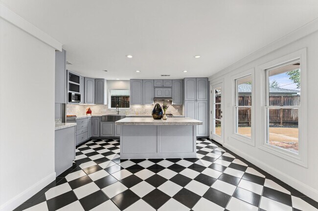 Building Photo - 6158 Burgoyne Rd