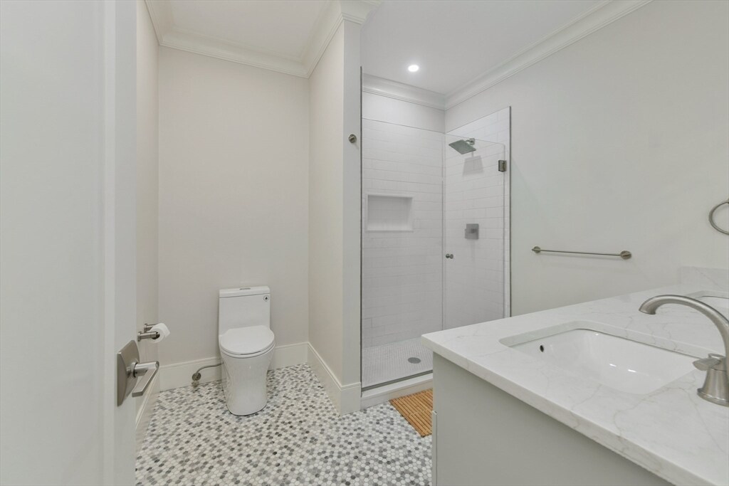 Building Photo - 70 Clarendon St