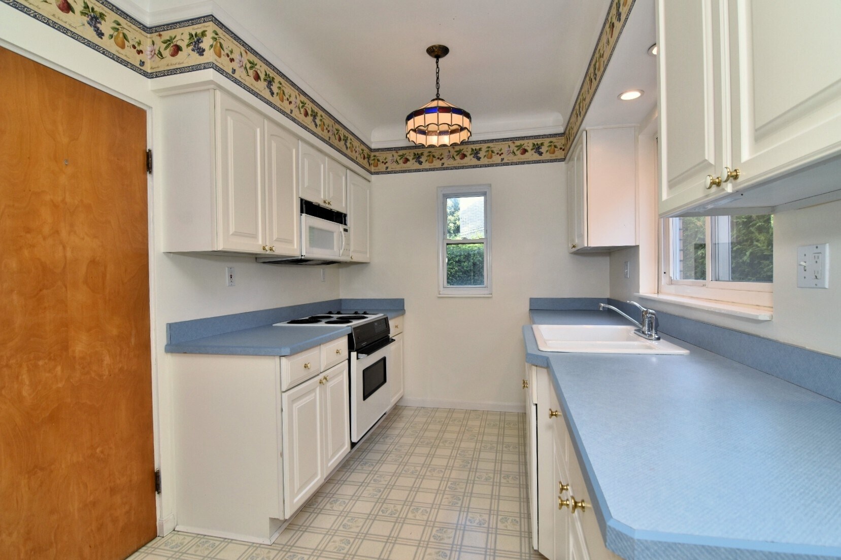Building Photo - 2027 Riverside Dr