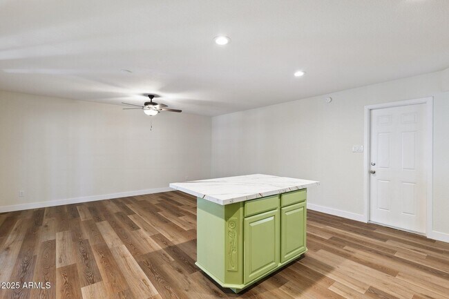 Building Photo - 1400 E Wesleyan Dr