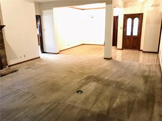 Building Photo - 6104 John Chisum Ln