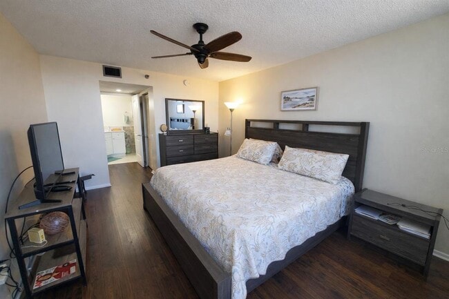 Building Photo - 2333 Feather Sound Dr