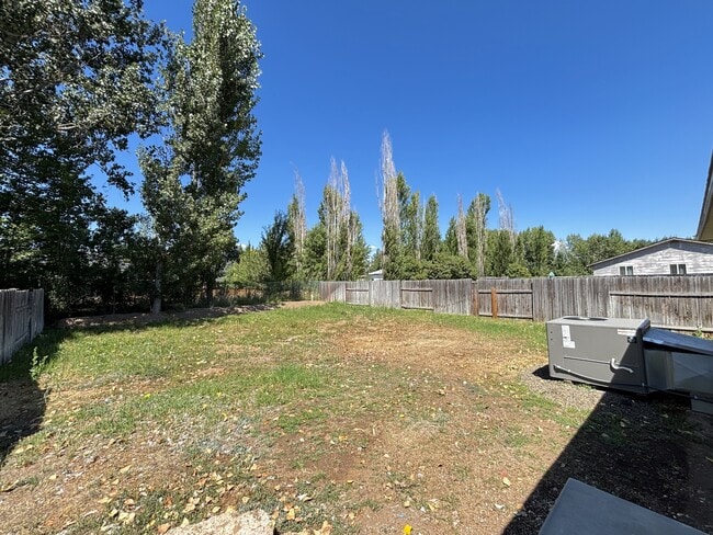 Building Photo - 10330 Flatland St
