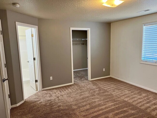 Building Photo - 8225 Sweetbrier Loop SE