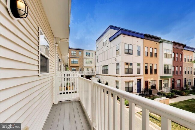 Building Photo - 4550 Longfellow St