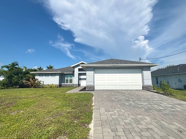 Primary Photo - Spacious & Modern 3 Bed, 2 Bath in NW Cape...