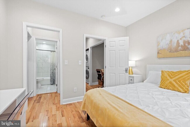 Building Photo - 2219 E Chase St