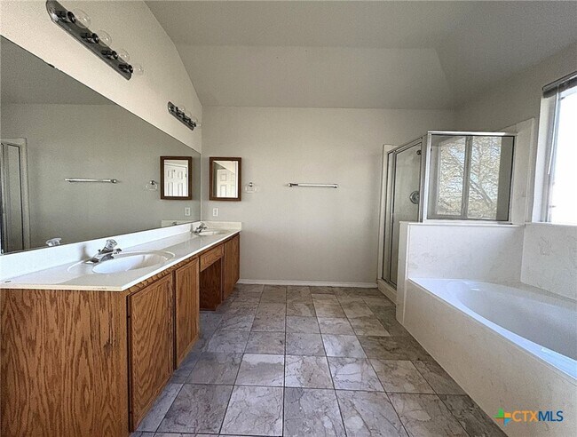 Building Photo - 2313 Modoc Dr