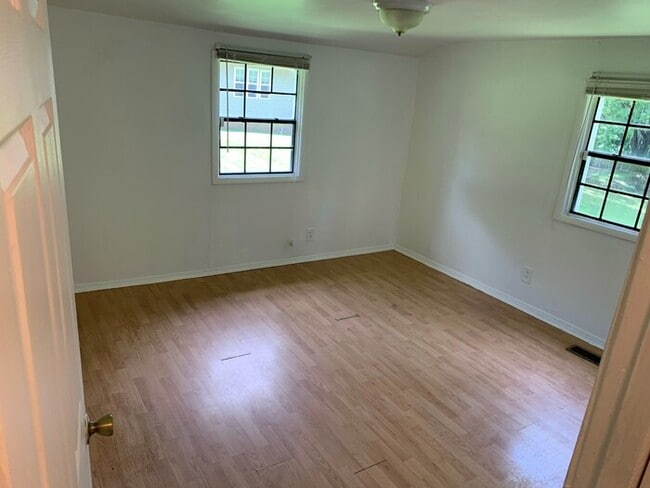 Building Photo - 301 10th St