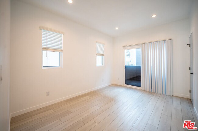 Building Photo - 246 N Dillon St