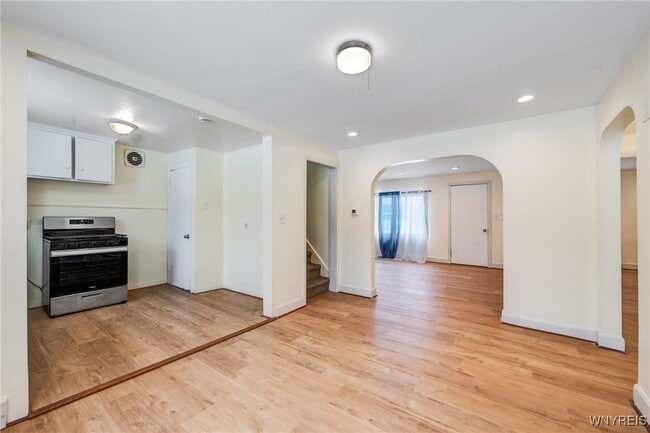 Building Photo - 321 Eggert Rd