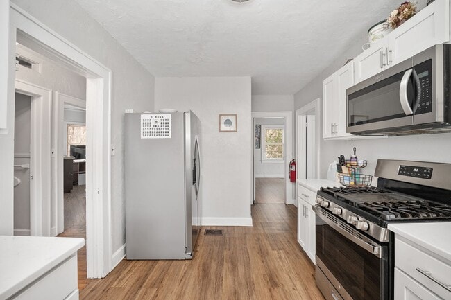 Building Photo - 949 SW 13th St