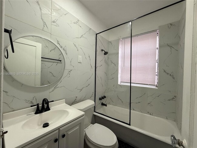 Building Photo - 1560 SW 5th St