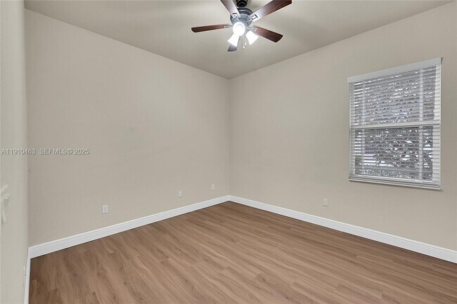 Building Photo - 9051 Edgewater Bend