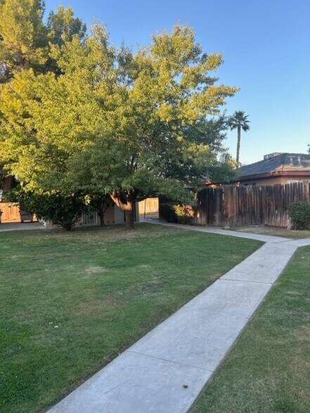 Building Photo - 2616 N Half Moon Dr