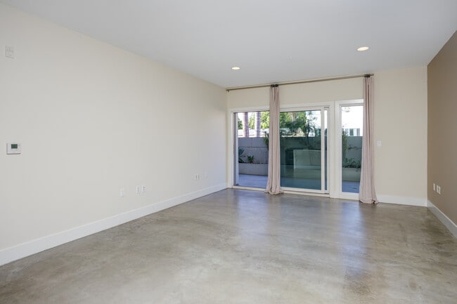 Building Photo - 119 S Los Robles Ave