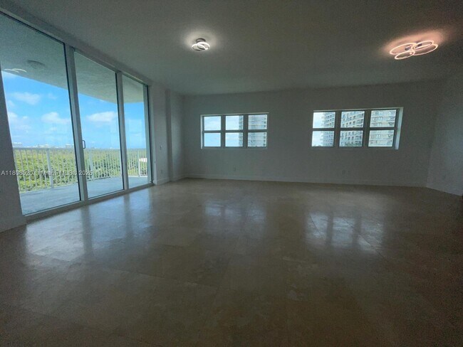 Building Photo - 14951 Royal Oaks Ln