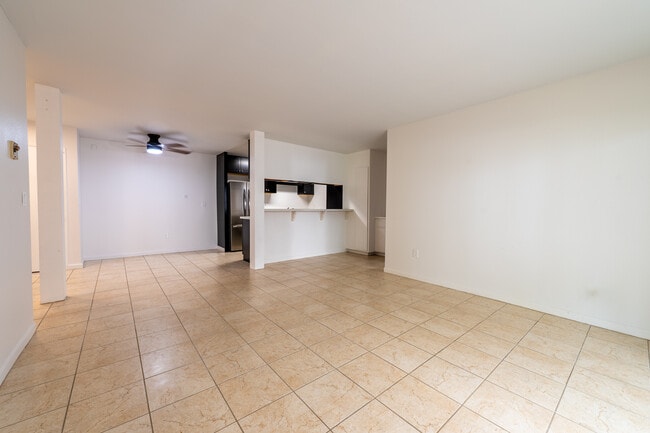 Building Photo - 6780 Friars Rd